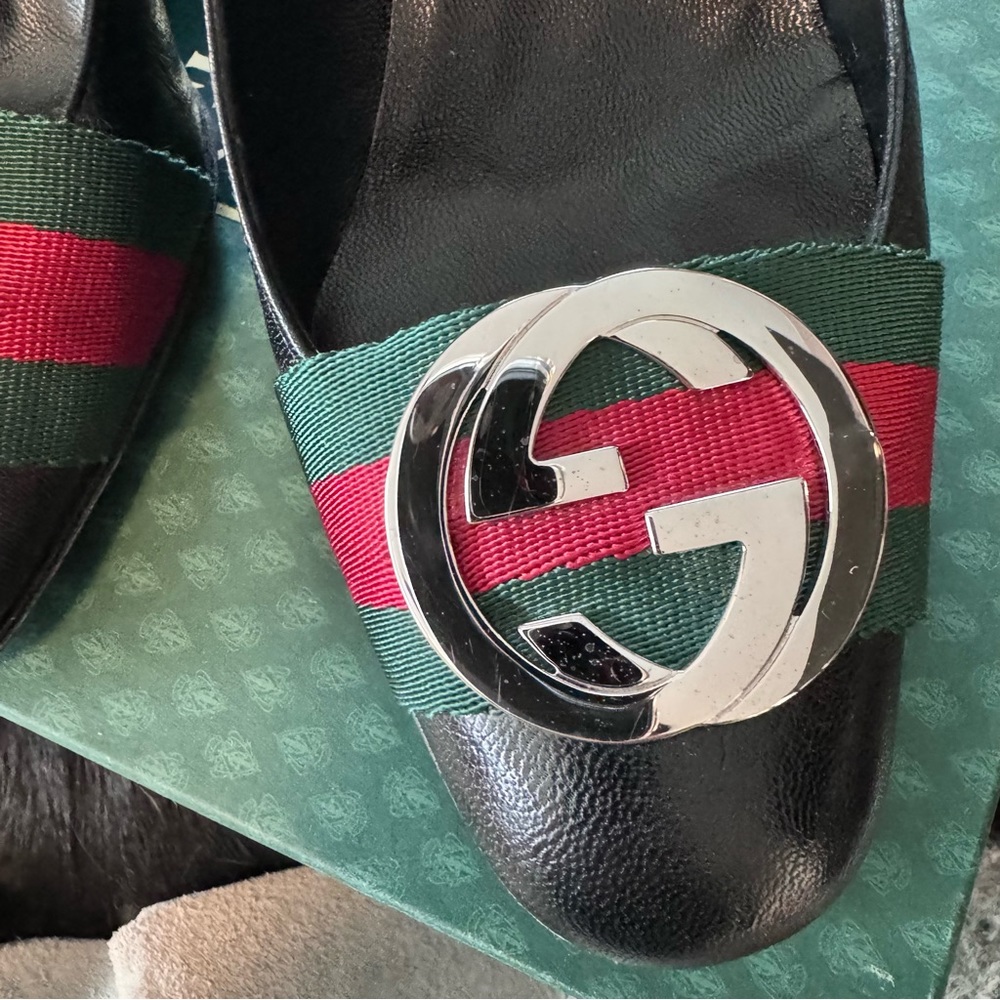 Gucci Black Heels with Red and Green Accents - Picture 4 of 11